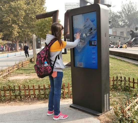 戶外廣告機(jī)