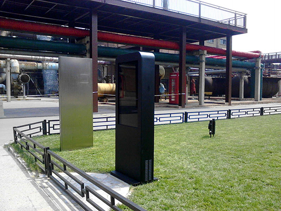 戶外廣告機(jī)圖片