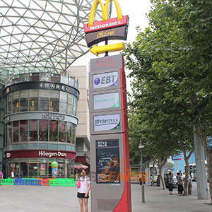 上海麥當勞戶外廣告機